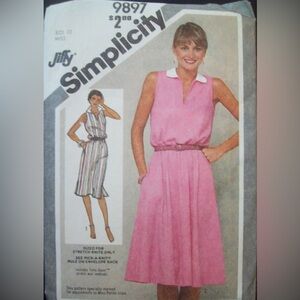 Vintage Simplicity Pattern 9897 Pullover Shirt Dress 
Size 12 
c1980s
UNCUT/NOS